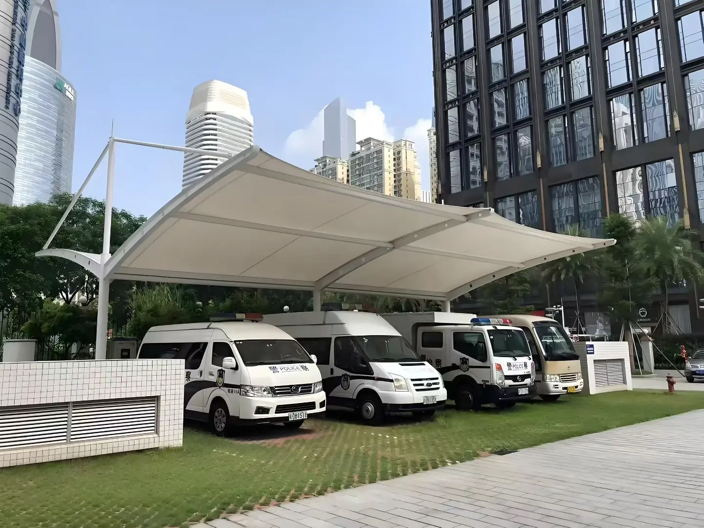 贵州龙里膜结构车棚怎么选？山地多雨高湿环境，园区物业采购避坑指南